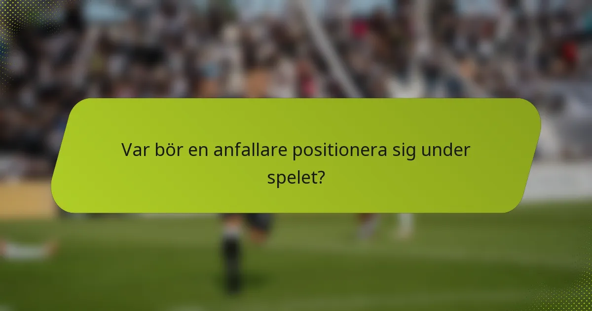 Var bör en anfallare positionera sig under spelet?